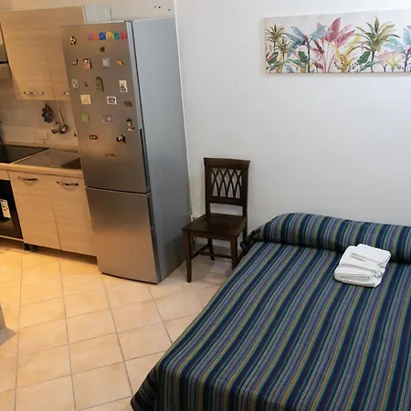Apartment Casa Di Roberto - Metro E Servizi A Due Passi! Rome